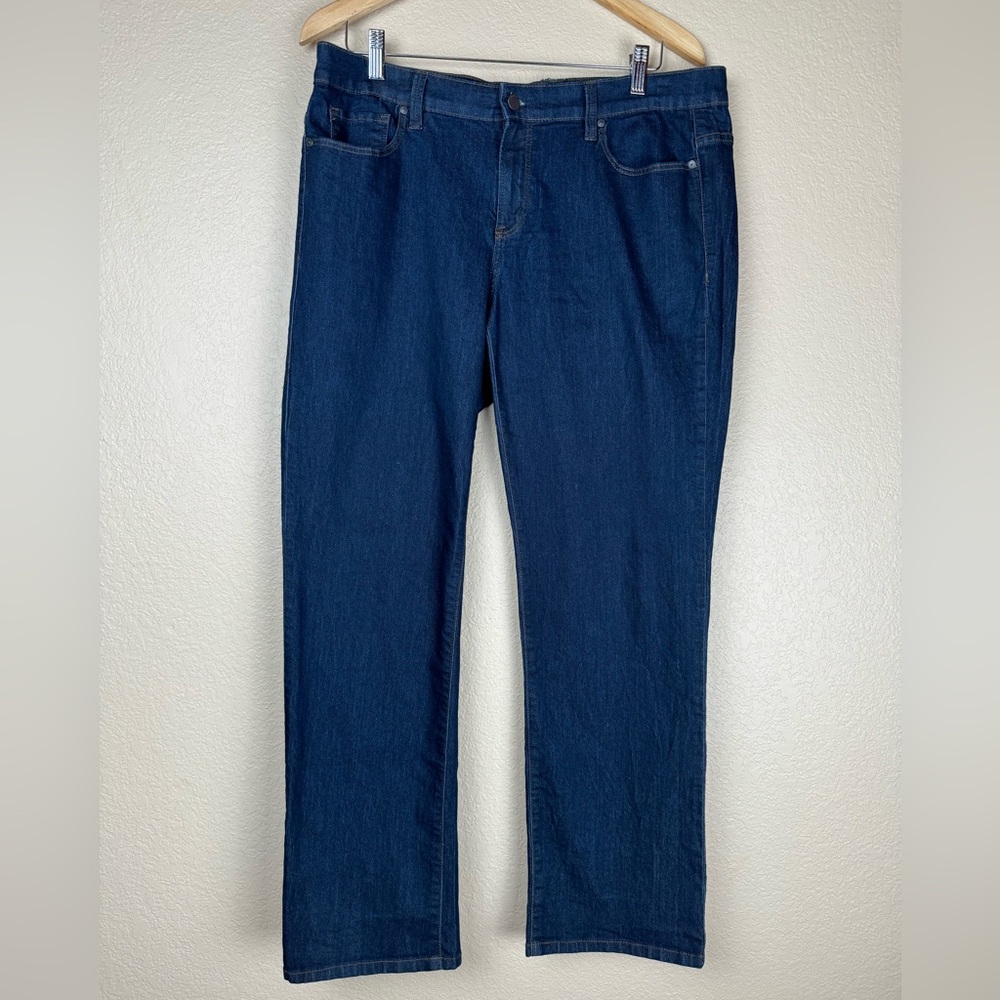 Calvin Klein Jeans Dark Wash Straight Leg. Plenty of Stretch. Size- 32/14
